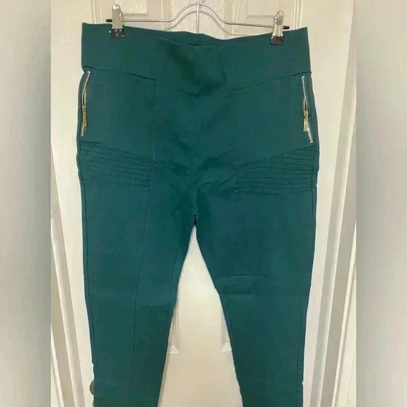 Womens plus size green pants Size 1x🔥 - Picture 9 of 9